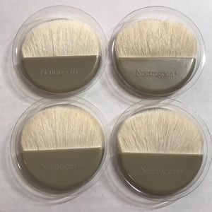 Neutrogena Brush - Set of 4. Brand New!